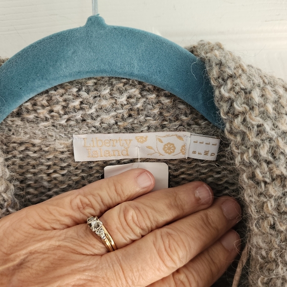 Liberty Island Cozy Beige Cable Knit Sweater Acyrlic Blend with Merino Alpaca L - Picture 3 of 8